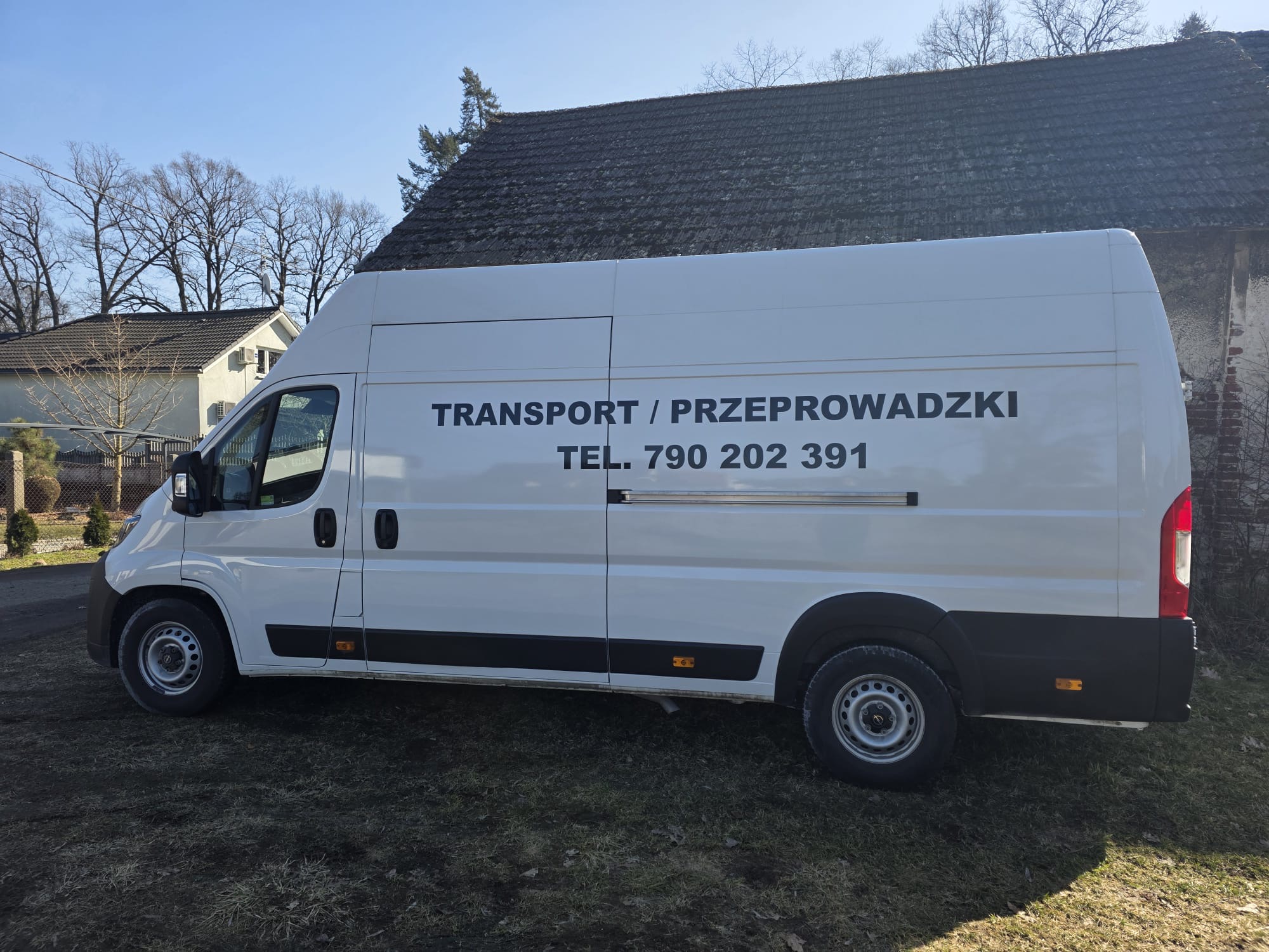Pojemny bus dostawczy, typu blaszak